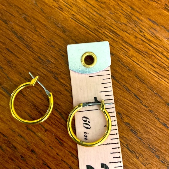 5/$10❤️❤️❤️Vintage 90s Gold Toned Lever Back Post Pierced Earrings - Picture 3 of 3